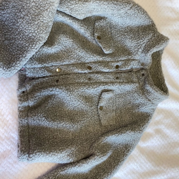 Grey jacket 🤍 - Picture 4 of 6